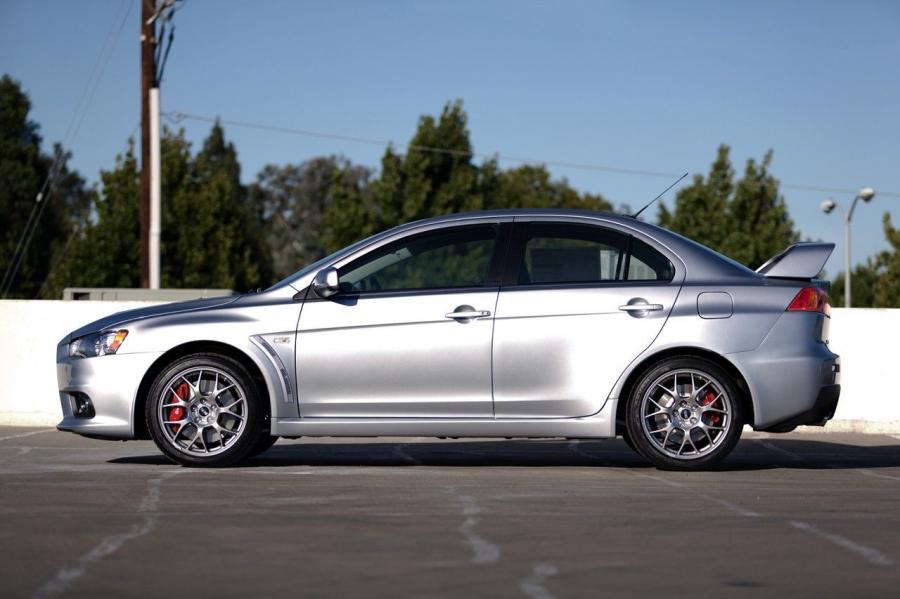  Mitsubishi Lancer Evolution X MR 2008 года  (фото 7 из 36)